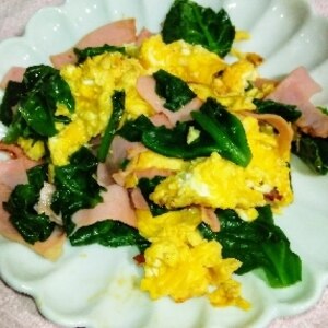 朝食に！つるむらさきとベーコンのたまご炒め